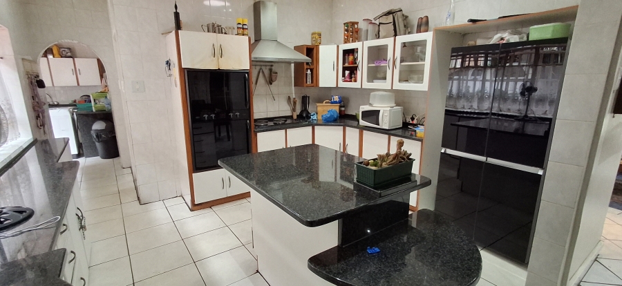 5 Bedroom Property for Sale in Pretoria Gardens Gauteng