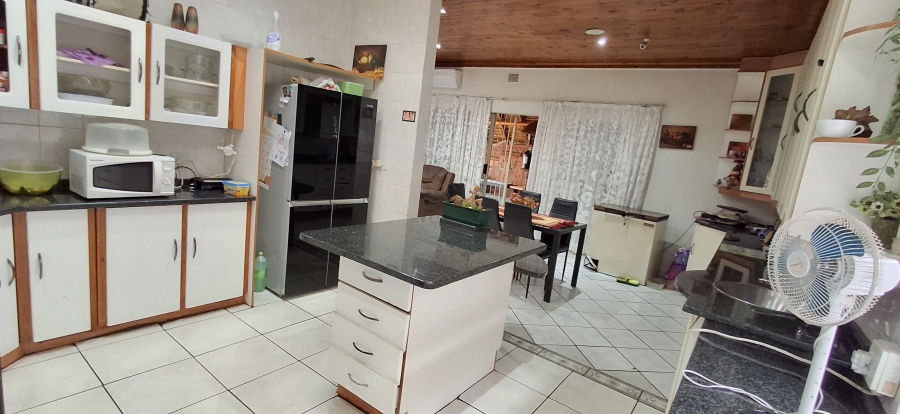 5 Bedroom Property for Sale in Pretoria Gardens Gauteng
