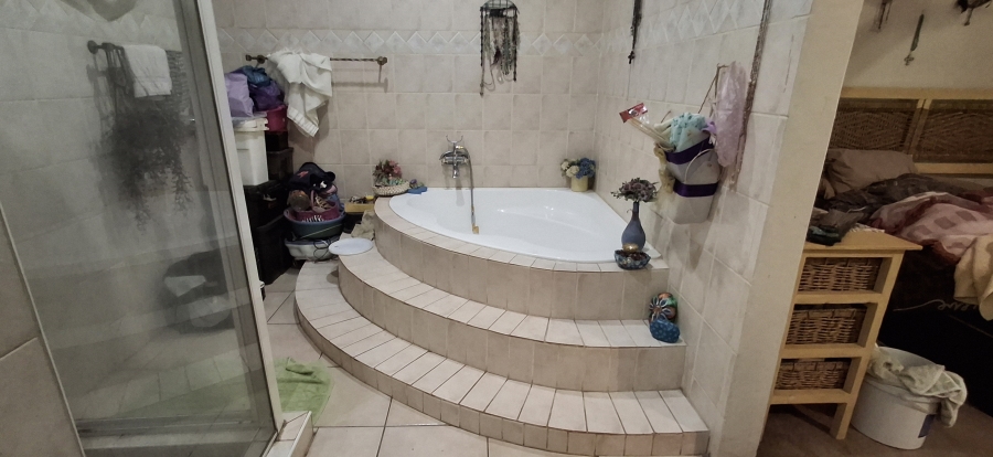 5 Bedroom Property for Sale in Pretoria Gardens Gauteng