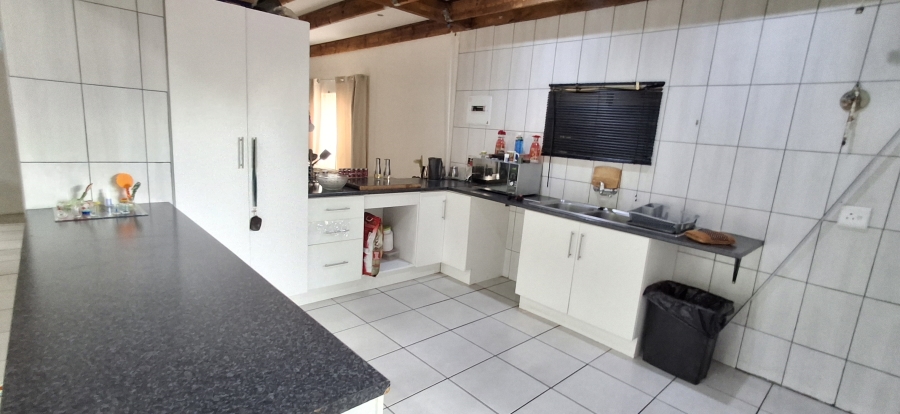 5 Bedroom Property for Sale in Pretoria Gardens Gauteng