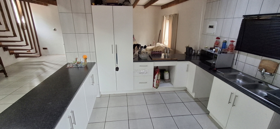 5 Bedroom Property for Sale in Pretoria Gardens Gauteng