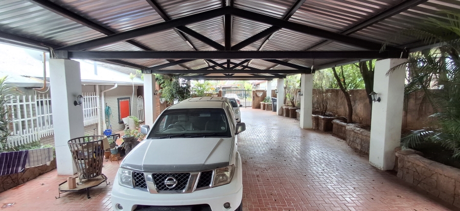 5 Bedroom Property for Sale in Pretoria Gardens Gauteng