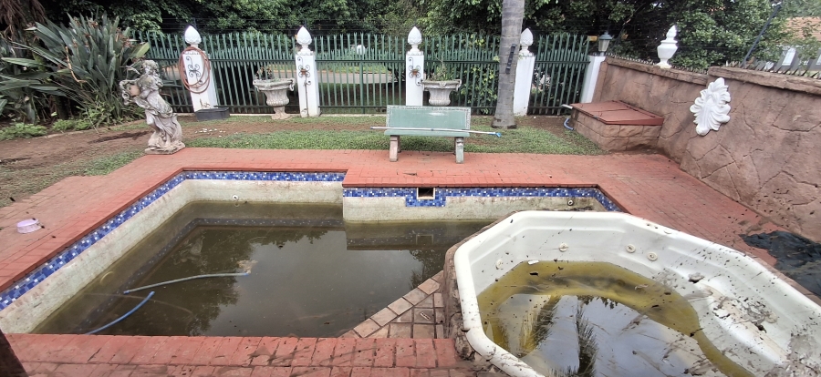 5 Bedroom Property for Sale in Pretoria Gardens Gauteng