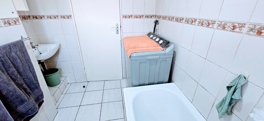 3 Bedroom Property for Sale in Three Rivers Proper Gauteng