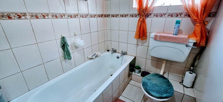 3 Bedroom Property for Sale in Three Rivers Proper Gauteng