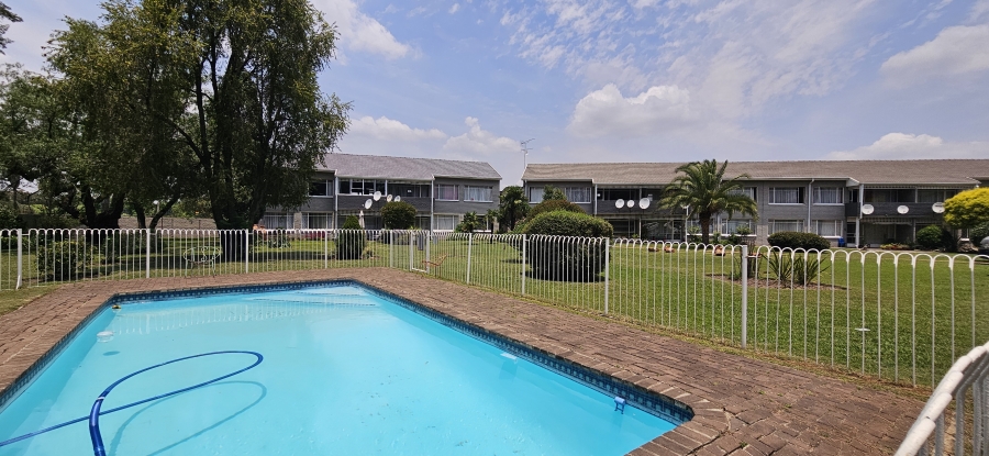 2 Bedroom Property for Sale in Three Rivers Proper Gauteng