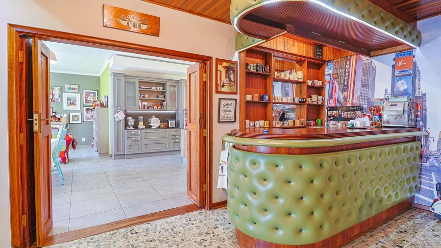 6 Bedroom Property for Sale in Waterkloof Estate Gauteng