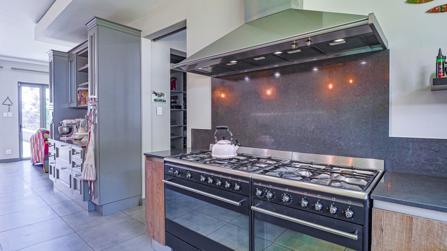 6 Bedroom Property for Sale in Waterkloof Estate Gauteng