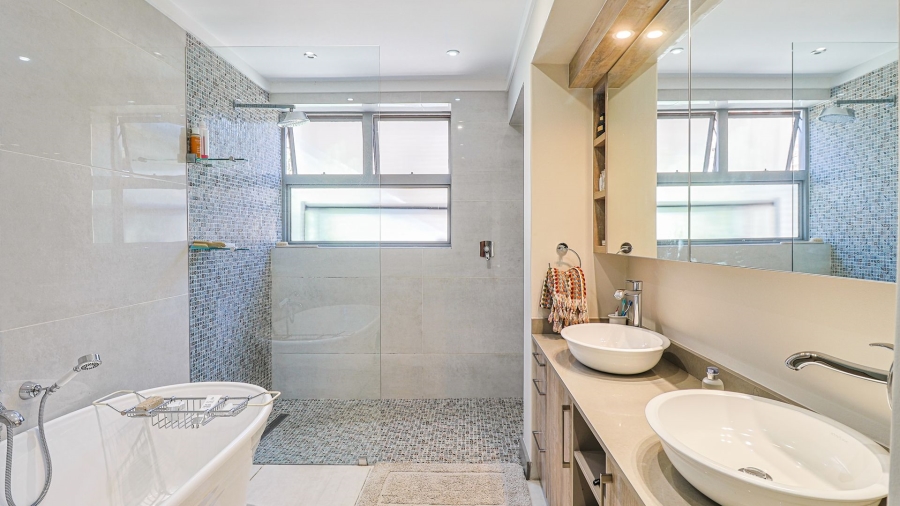 6 Bedroom Property for Sale in Waterkloof Estate Gauteng