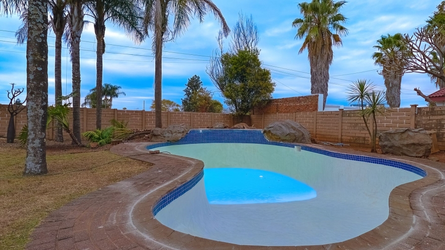 2 Bedroom Property for Sale in Garsfontein Gauteng