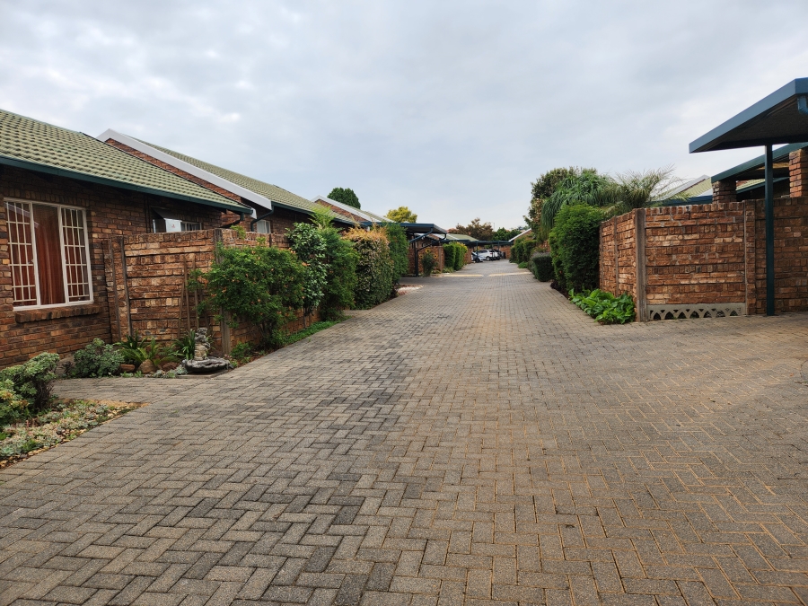 2 Bedroom Property for Sale in Elardus Park Gauteng