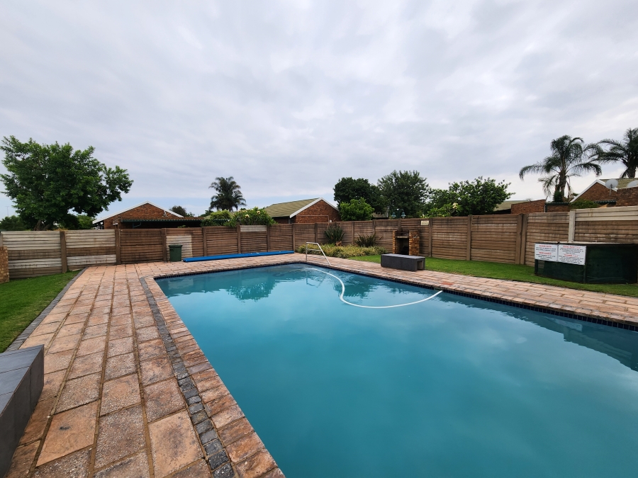 2 Bedroom Property for Sale in Elardus Park Gauteng