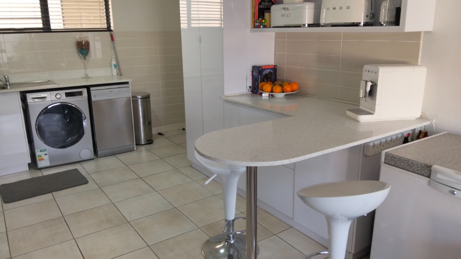 To Let 2 Bedroom Property for Rent in Linbro Park Gauteng