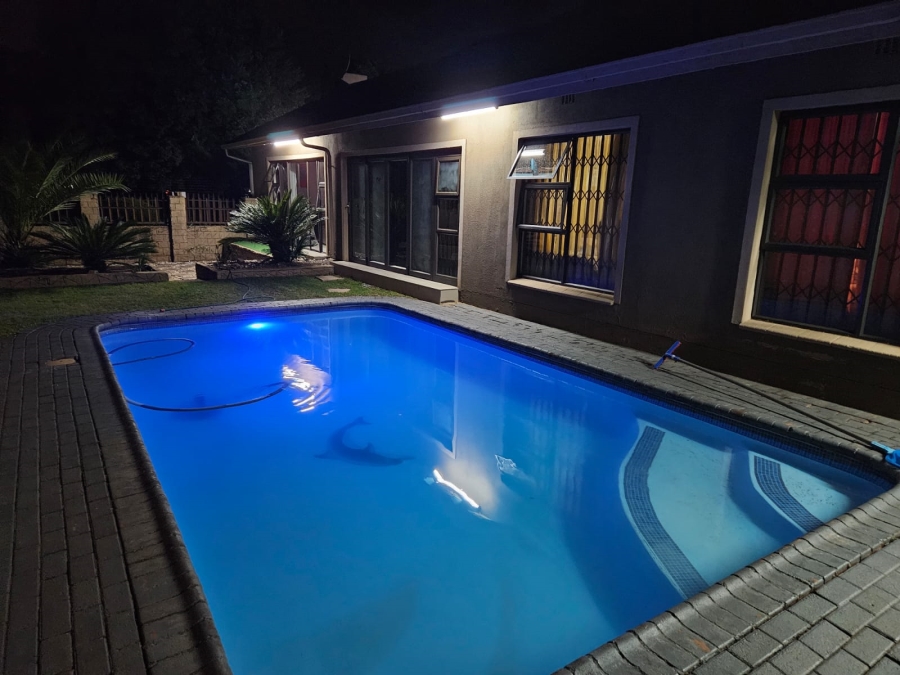 To Let 4 Bedroom Property for Rent in Vanderbijlpark SE 2 Gauteng