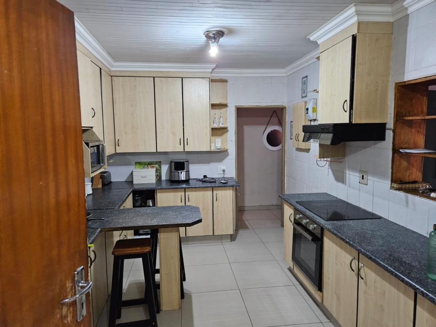 To Let 4 Bedroom Property for Rent in Vanderbijlpark SE 2 Gauteng