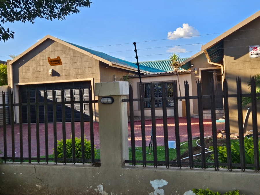 To Let 4 Bedroom Property for Rent in Vanderbijlpark SE 2 Gauteng