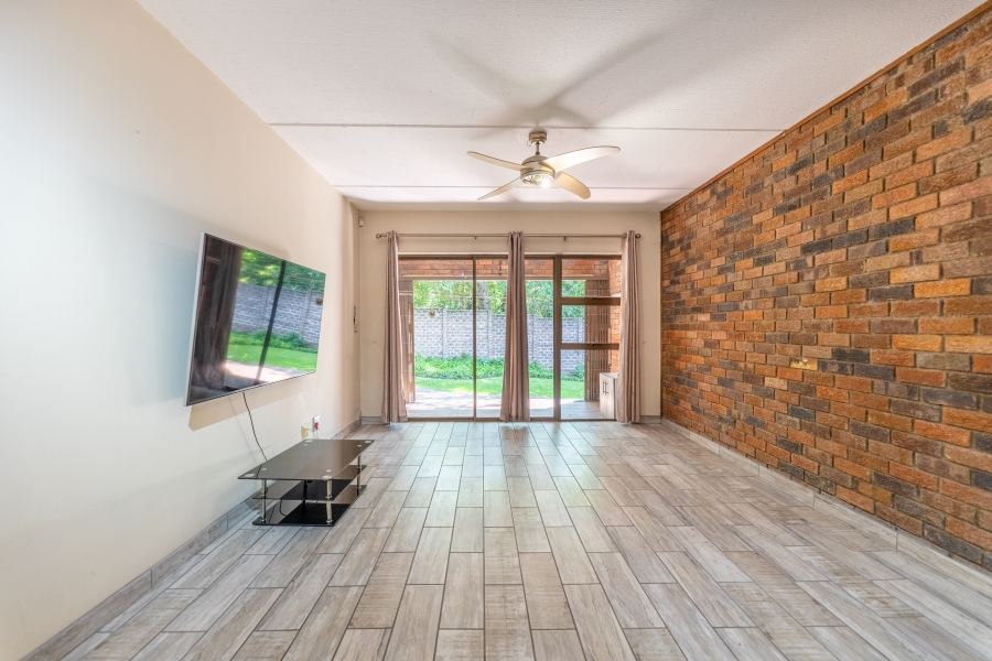 2 Bedroom Property for Sale in Buccleuch Gauteng