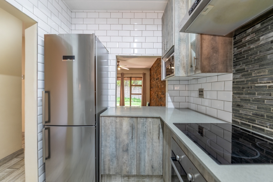 2 Bedroom Property for Sale in Buccleuch Gauteng