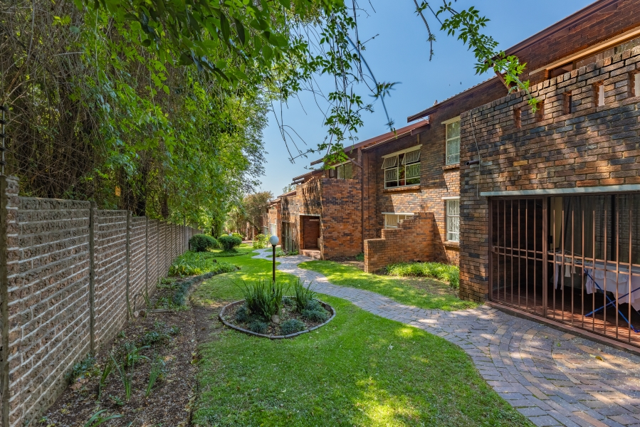 2 Bedroom Property for Sale in Buccleuch Gauteng