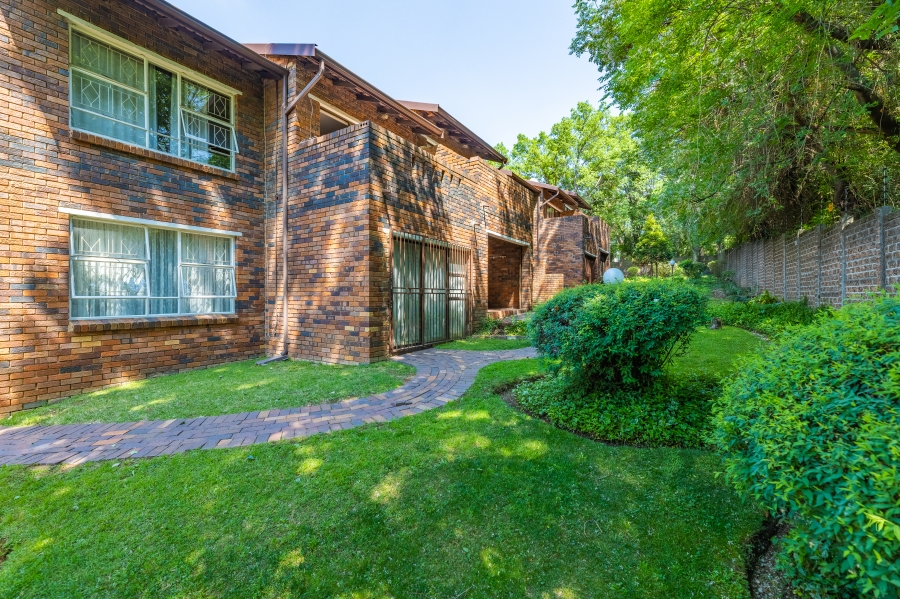 2 Bedroom Property for Sale in Buccleuch Gauteng