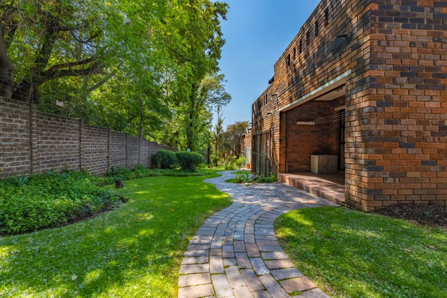 2 Bedroom Property for Sale in Buccleuch Gauteng