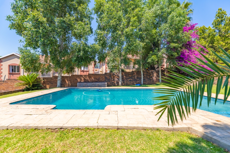 2 Bedroom Property for Sale in Buccleuch Gauteng