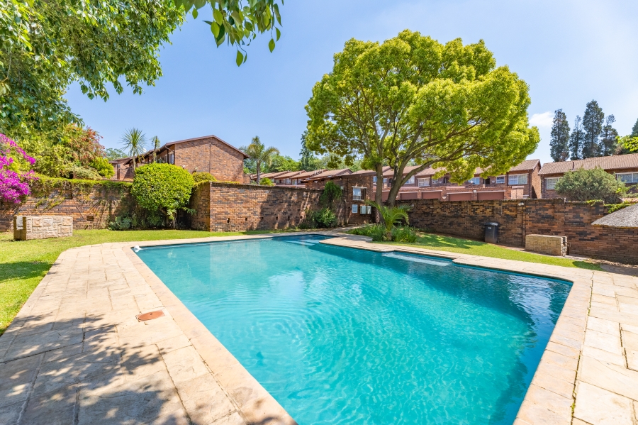 2 Bedroom Property for Sale in Buccleuch Gauteng