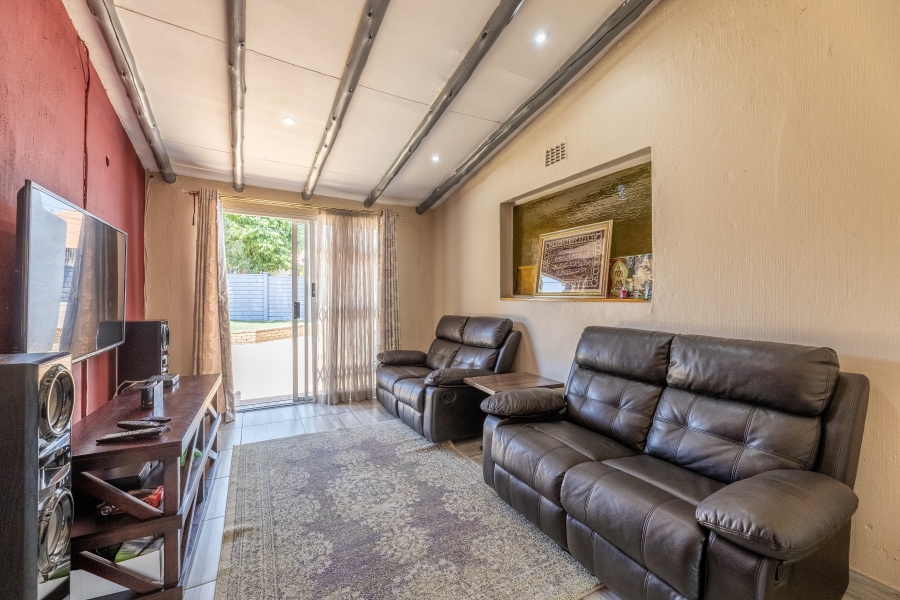 3 Bedroom Property for Sale in Buccleuch Gauteng