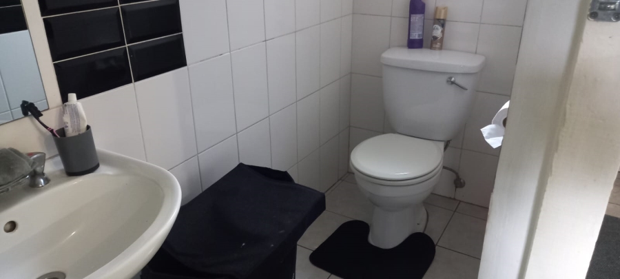 To Let 1 Bedroom Property for Rent in Blairgowrie Gauteng