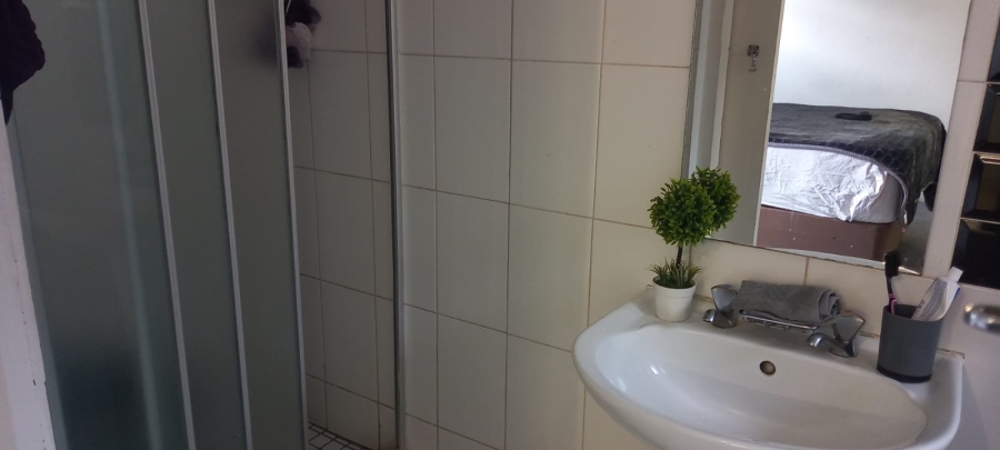 To Let 1 Bedroom Property for Rent in Blairgowrie Gauteng