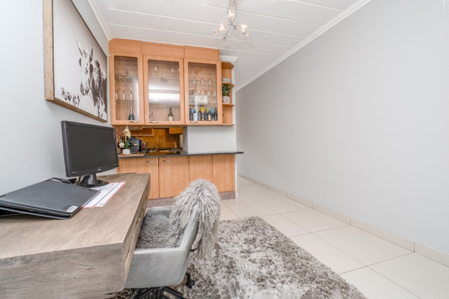 2 Bedroom Property for Sale in Lonehill Gauteng