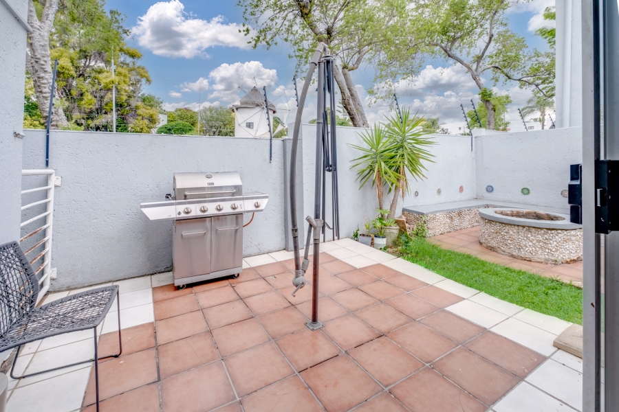 2 Bedroom Property for Sale in Lonehill Gauteng