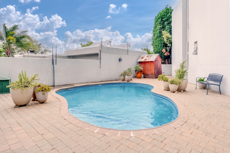 2 Bedroom Property for Sale in Lonehill Gauteng