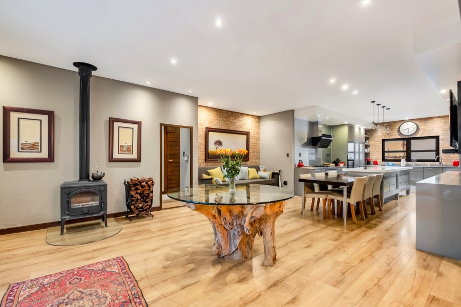 6 Bedroom Property for Sale in Linden Gauteng