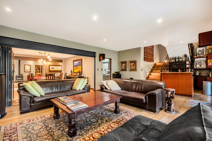 6 Bedroom Property for Sale in Linden Gauteng