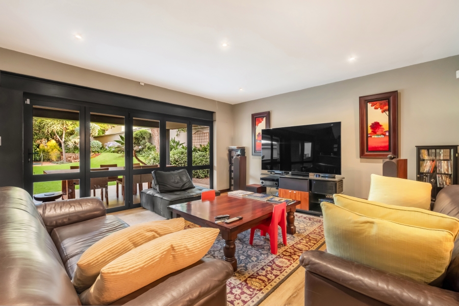 6 Bedroom Property for Sale in Linden Gauteng