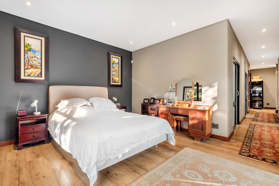 6 Bedroom Property for Sale in Linden Gauteng