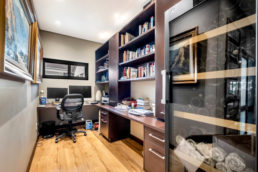 6 Bedroom Property for Sale in Linden Gauteng