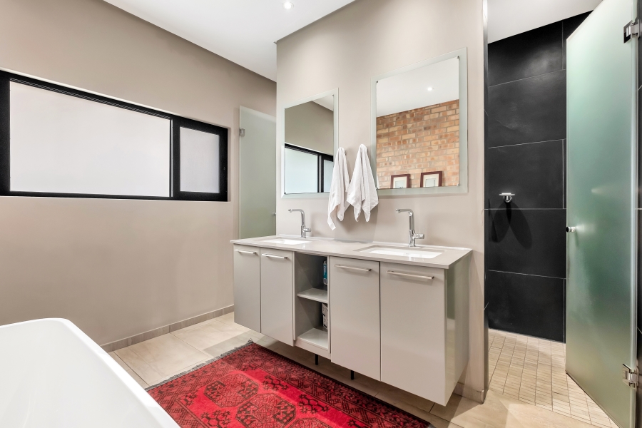 6 Bedroom Property for Sale in Linden Gauteng