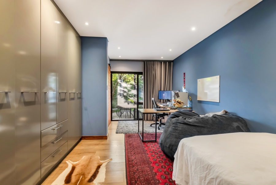 6 Bedroom Property for Sale in Linden Gauteng