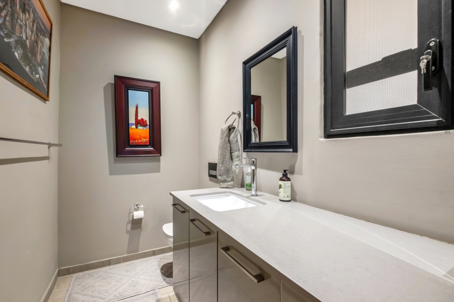 6 Bedroom Property for Sale in Linden Gauteng