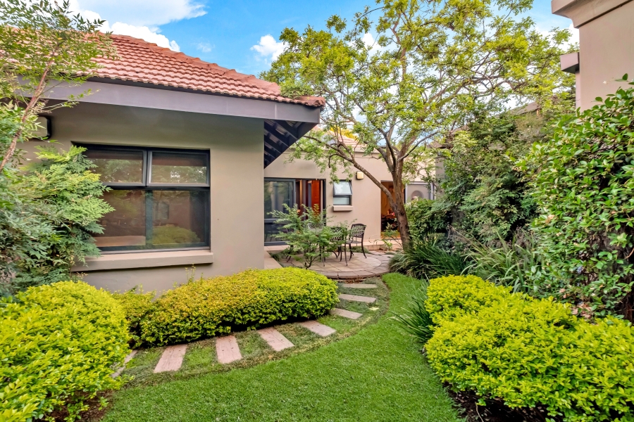 6 Bedroom Property for Sale in Linden Gauteng