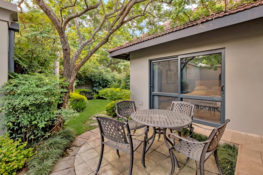 6 Bedroom Property for Sale in Linden Gauteng