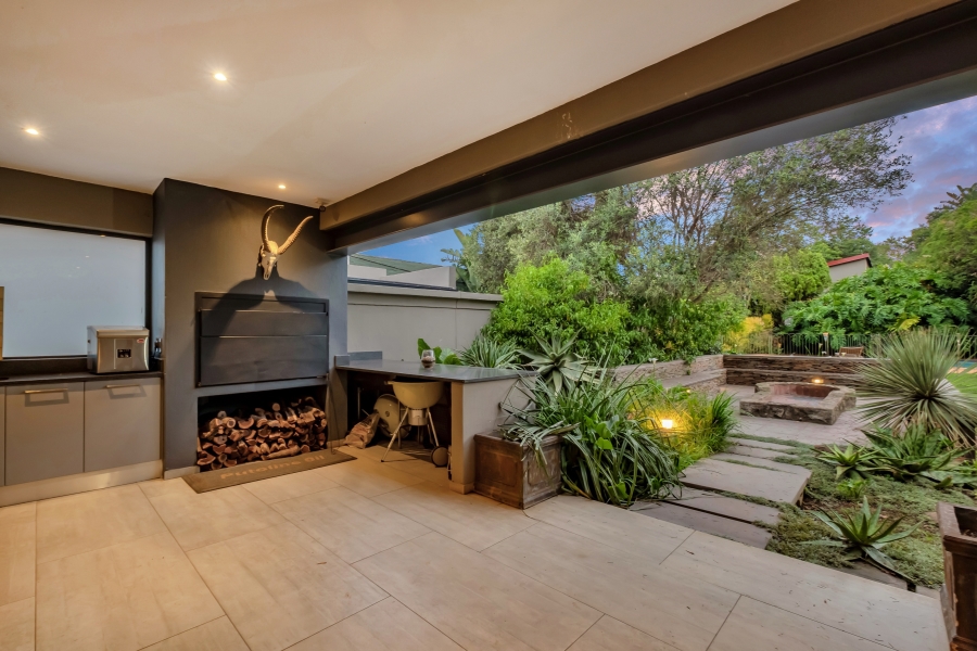 6 Bedroom Property for Sale in Linden Gauteng