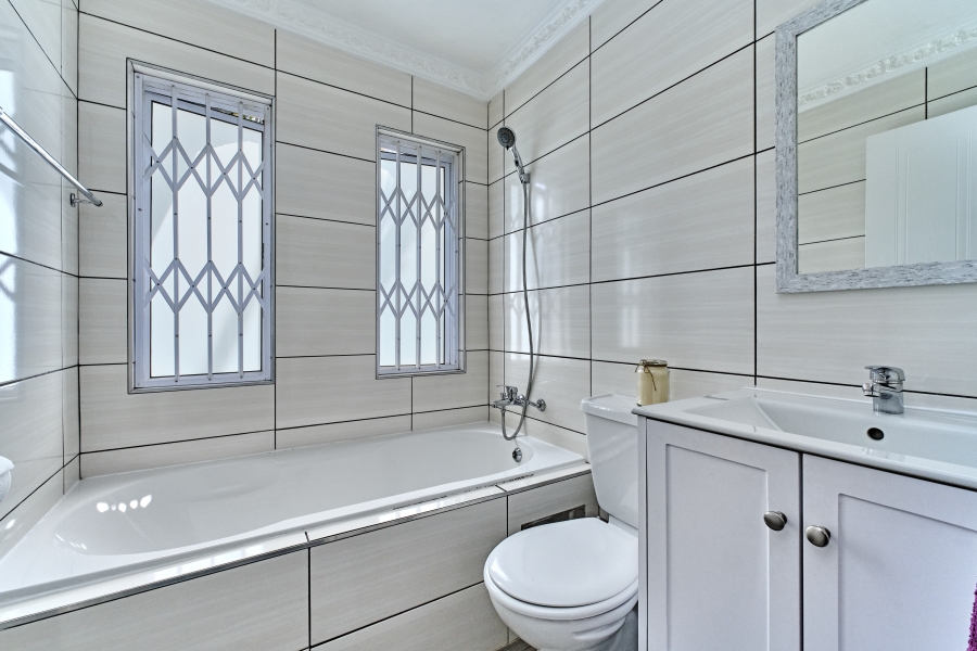 4 Bedroom Property for Sale in Lakeside Gauteng