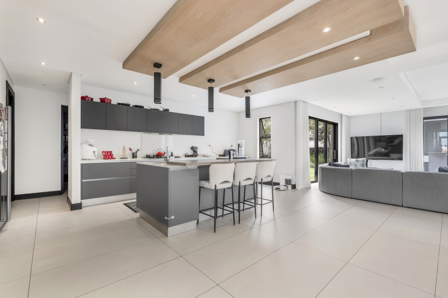 4 Bedroom Property for Sale in Atholl Gauteng