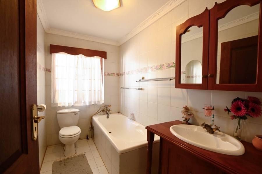 5 Bedroom Property for Sale in Ninapark Gauteng