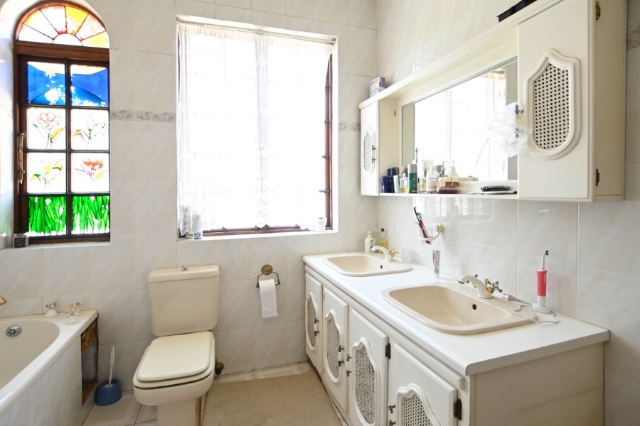 5 Bedroom Property for Sale in Ninapark Gauteng