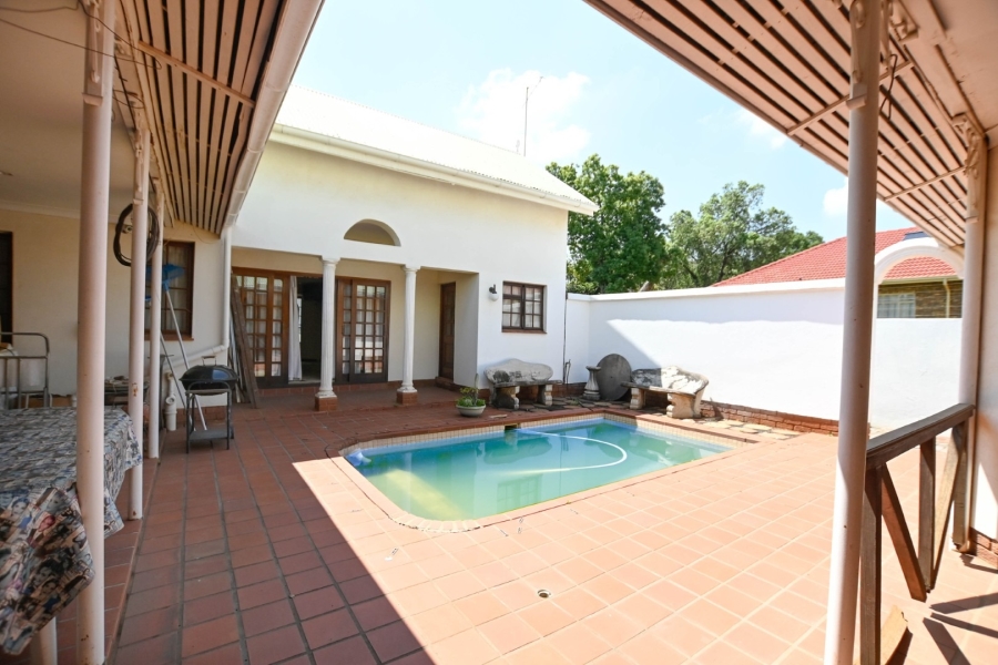 5 Bedroom Property for Sale in Ninapark Gauteng