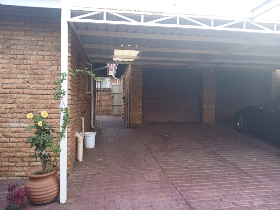 3 Bedroom Property for Sale in Florauna Gauteng